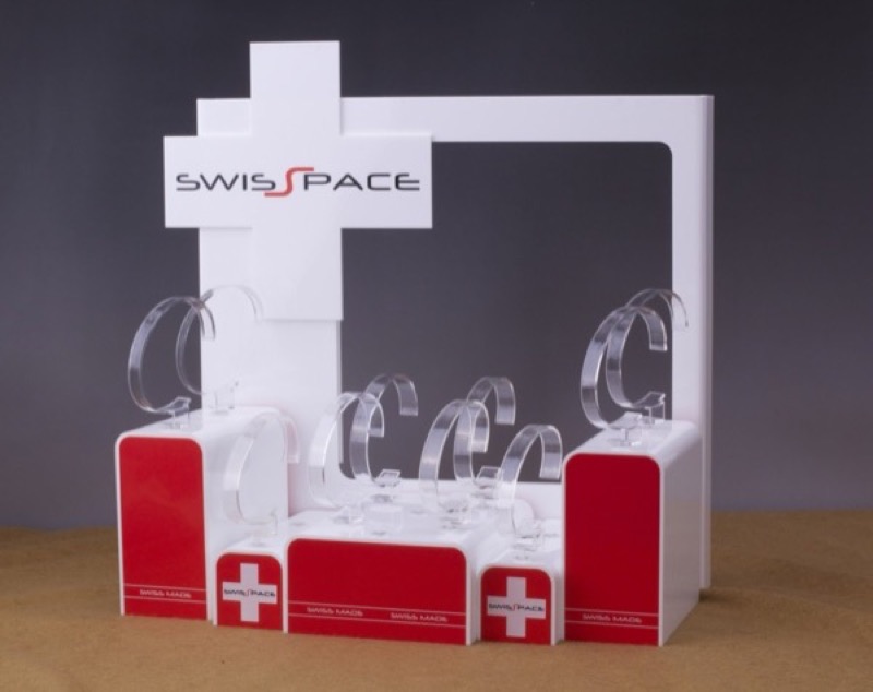 Custom acrylic retail display by Yixinheng Acrylic